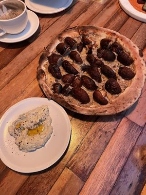 Garlic mushroom pizza with kombucha marinade   at Ferments - 퍼멘츠 in Seoul