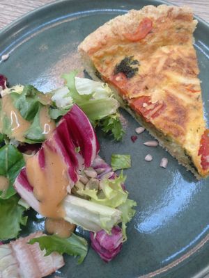 Vegan tomato & spinach pie at BRÜ in Kuopio