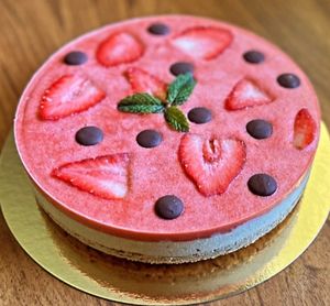 Cheesecake Strawberry at LA RAWTISSERIE in Antibes