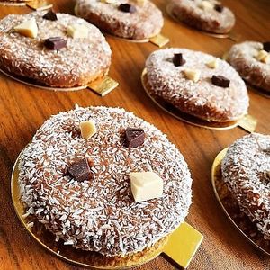 Cookie dark & white chocolate at LA RAWTISSERIE in Antibes