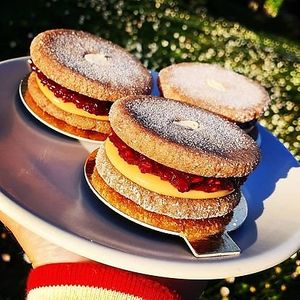 whoopie Peanut Butter & Jelly at LA RAWTISSERIE in Antibes