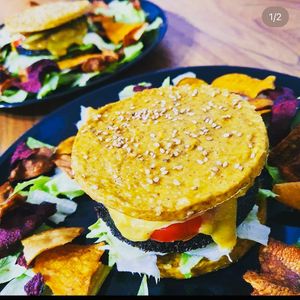 Avocado Burger at LA RAWTISSERIE in Antibes