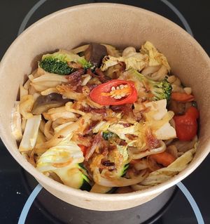 Gebratene jap. Nudeln mit Tofu ohne Ei at Du Du Vietnamese Cuisine - Sushi & Grill Restaurant in Dietikon