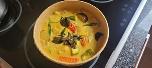 Gelbes Curry vegan mit Gemüse und Tofu at Du Du Vietnamese Cuisine - Sushi & Grill Restaurant in Dietikon