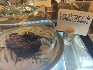 vegan cake at Bizcotela in Bogota