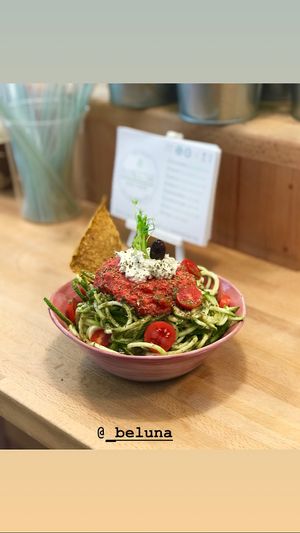 Noddles, pesto, pomodoro y queso de almendras  at Bionectar in Girona