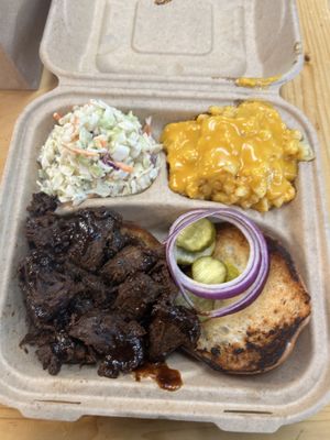 All vegan!! Absolutely delicious! This is the place to visit if you’re looking for Texas bbq but vegan 💚 #Veganuary at Mission Burger Co in Austin