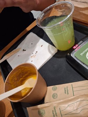 Menu includes a soup (paprika soup this time) and lemonade (with basil) at LIS - Go Natural - T1 in Lisbon