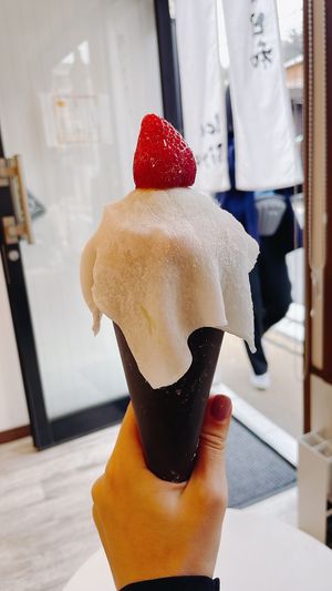 Candle crepe  at Ice Biyori あいす日和 in Kamakura