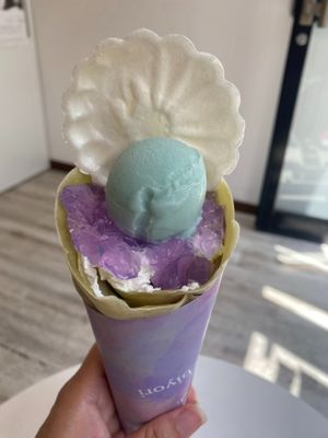 hydrangea-themed crepe (limited edition for spring/summer hydrangea season) at Ice Biyori あいす日和 in Kamakura