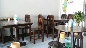 inside seating at Nuson in Chiang Mai