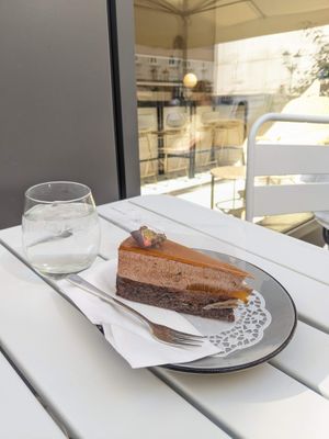 passion fruit and chocolate cake at Hope Café in Bad Homburg