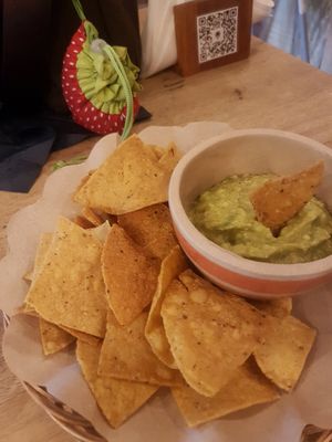 Guac and chips at La Cocina Mexicana in Abang