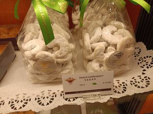 vegane Vanillekipferl at Hofbäckerei Edegger-Tax in Graz