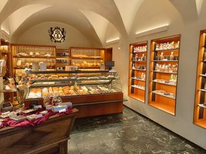 Verkaufsbereich at Hofbäckerei Edegger-Tax in Graz