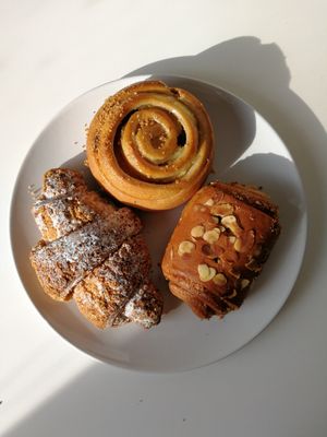 Nusskipferl, Schokolade Vanilleschnecke und Zimt Rolle at Hofbäckerei Edegger-Tax in Graz