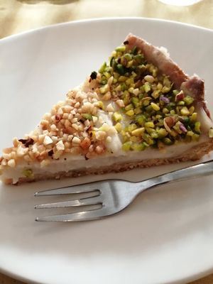 Crostata con crema pistacchi e nocciole at Ops Cucina Mediterranea in Rome
