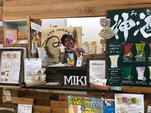 The front counter and the owner at Kurimajima Miki - 来間島みき in Okinawa