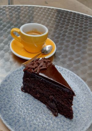 tarta sacher vegana at Mi HABITACIÓN Favorita in Zaragoza