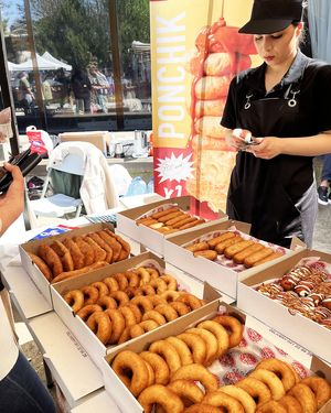 Vegan donuts and potato pies ("perazhki") by Ringo on Ket.Mar.Ket at Ringo Ponchik & Perazhki — Saryan in Yerevan