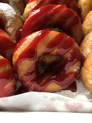 Raspberry glaze  at Ringo Ponchik & Perazhki — Saryan in Yerevan