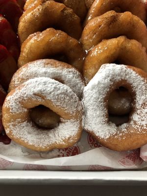 Powdered sugar  at Ringo Ponchik & Perazhki — Saryan in Yerevan