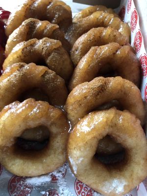 Apple and cinnamon   at Ringo Ponchik & Perazhki — Saryan in Yerevan