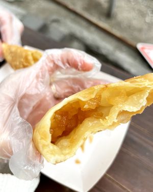 New vegan snack, chebureki (fried pies) with apple jam inside. Very crispy! ⚠️ If they are hot, it’s better to wait a little, otherwise you might get burned by the hot jam! at Ringo Ponchik & Perazhki — Saryan in Yerevan