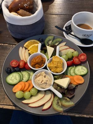 Veganer Frühstücksteller  at KamIn Schwandorf in Schwandorf