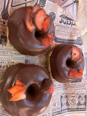 The best donuts, sandwiches and staff! So kind and accommodating. Beautiful decor   at Veg'Anne By Anne Dorcay in Paris