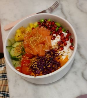 Salmon poke bowl at Veg'Anne By Anne Dorcay in Paris