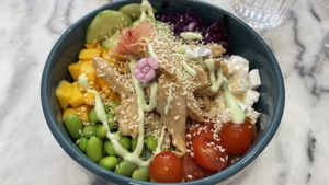 Tres bon poke vegan  at Veg'Anne By Anne Dorcay in Paris