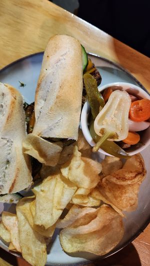 Baguette de falafel y verduras asadas at Sarumino in Mexico City