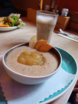 Porridge at Café Wetterstein in Berlin