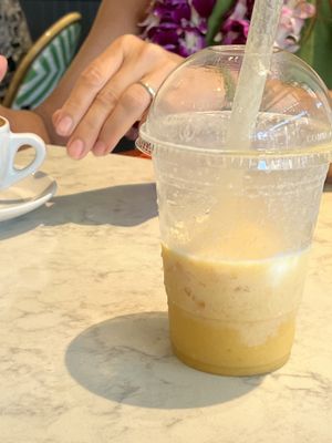 juice bar, most smoothies are vegan / they are very clearly labeled!   at Mango Mango Dessert in Honolulu