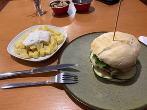 Solid food without chi-chi at Puzzle Bar in Gijon