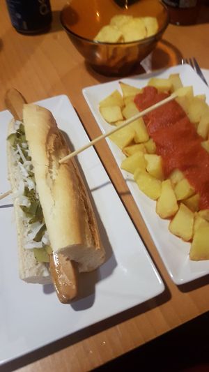 Perrito caliente y bravas at Puzzle Bar in Gijon