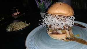 Burger Tailandesa y chuzo  at Bean Burger & Cheesecake Home in Barranquilla