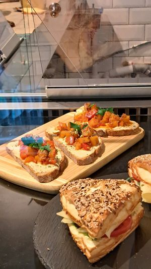 Hummus bread at Cafe Mahlkunst in Munich