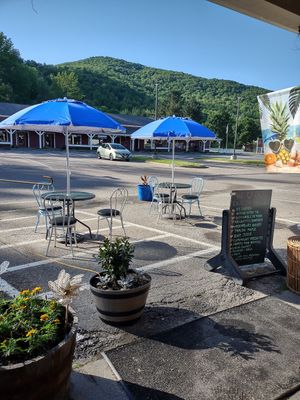 Outdoor seating at Three Mountain Cafe in Waitsfield