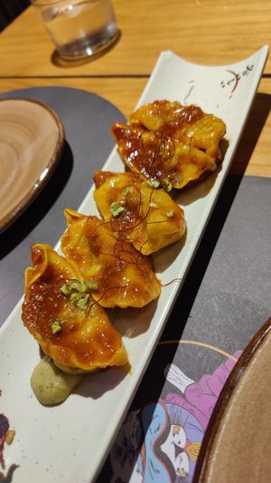 Gyozas verduras (salsa muy buena) at Pirenasian Bar by Mai & Caro in Lleida