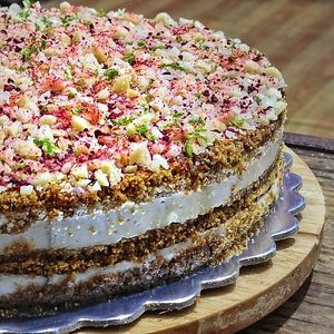 Torta Fría de Coco
3 capas de galletas de Quinoa, Amaranto, Avena y Harina Integral + 2 capas de Sulu (arrowroot) de Coco at Om Healthy Food in Caracas