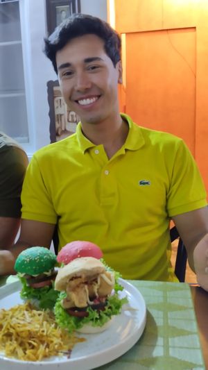 Trío de Hamburguesas Veganas at Om Healthy Food in Caracas