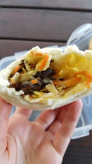 Vegetable bun filled with cabbage, carrot, mushrooms, noodles and a litte bit of tofu skin at Changji Old Street Donghe Steamed Buns - Taitung Buns - 纏記舊街東河包子 in Donghe