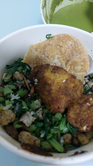 My takeaway Thunder Tea Rice, with add-on of Tempeh + Wanton dumpling at Tian Tian Chi Su 天天吃素 in West Singapore