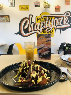 Salteado peruano   at ChapiYork in Bogota