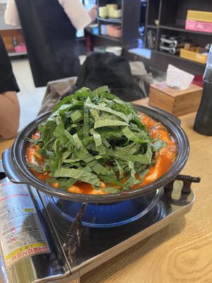 Perilla leaf tteokbokki   at Hotpot Tteokbokki Deokmiga Ewha Womans University - 전골떡볶이 덕미가 이대본점 in Seoul