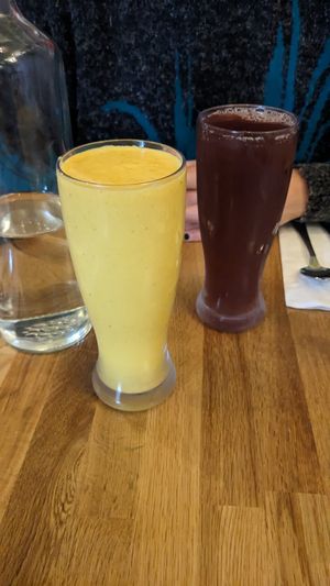 Lassi mangue et hibiscus chai at Tula in Montreal