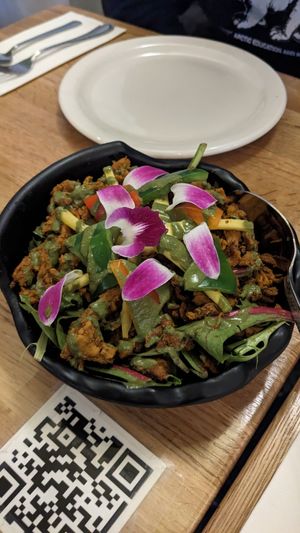 Salade tikka masala at Tula in Montreal