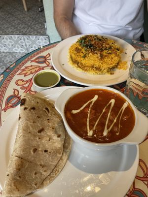 Biryani & poulet au beurre végétalien   at Tula in Montreal